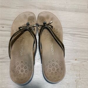 Vionic Women's Tan Sandals with Metallic Bow